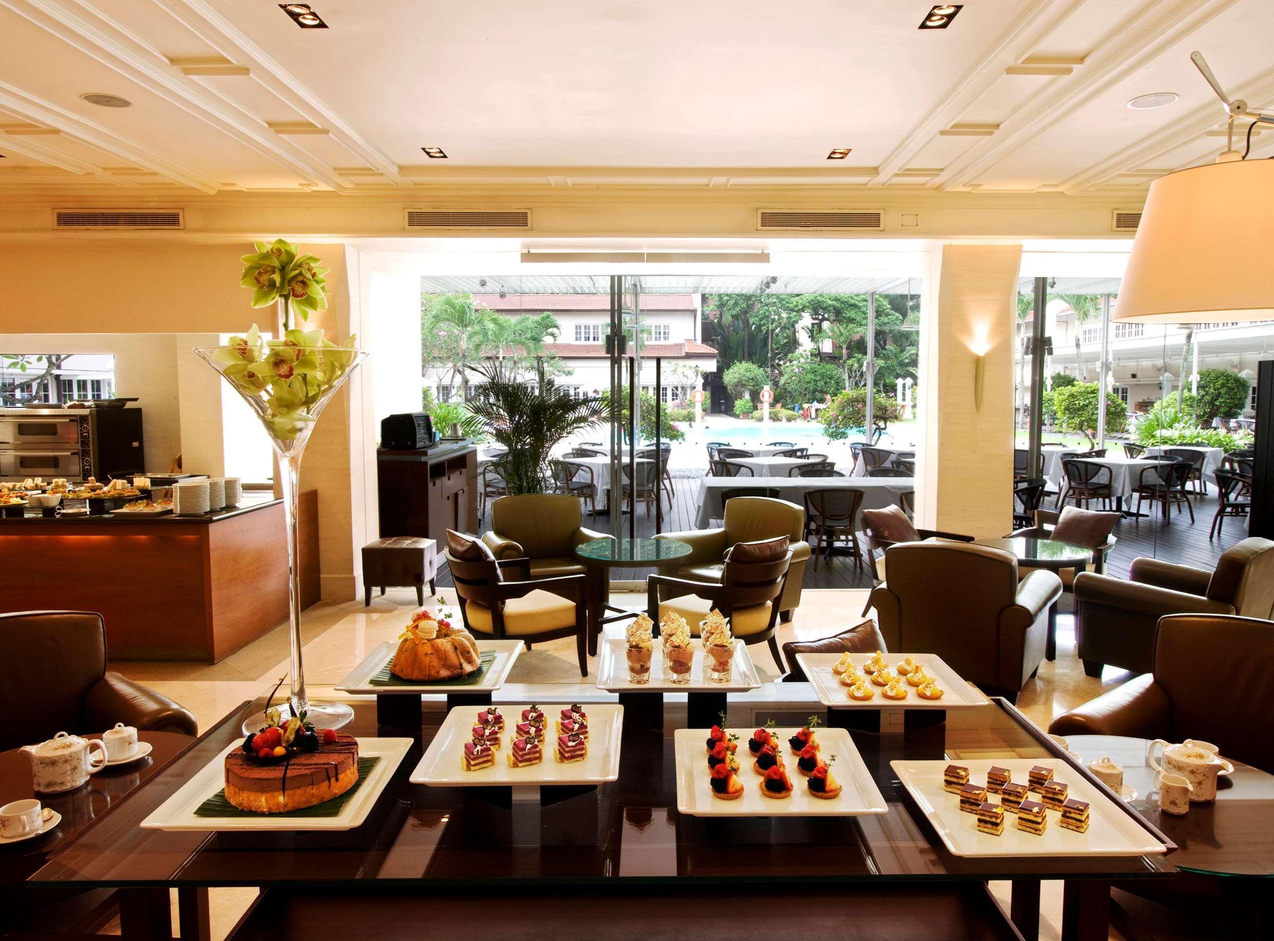 Goodwood Park Hotel Сингапур Ресторан фото The lobby lounge
