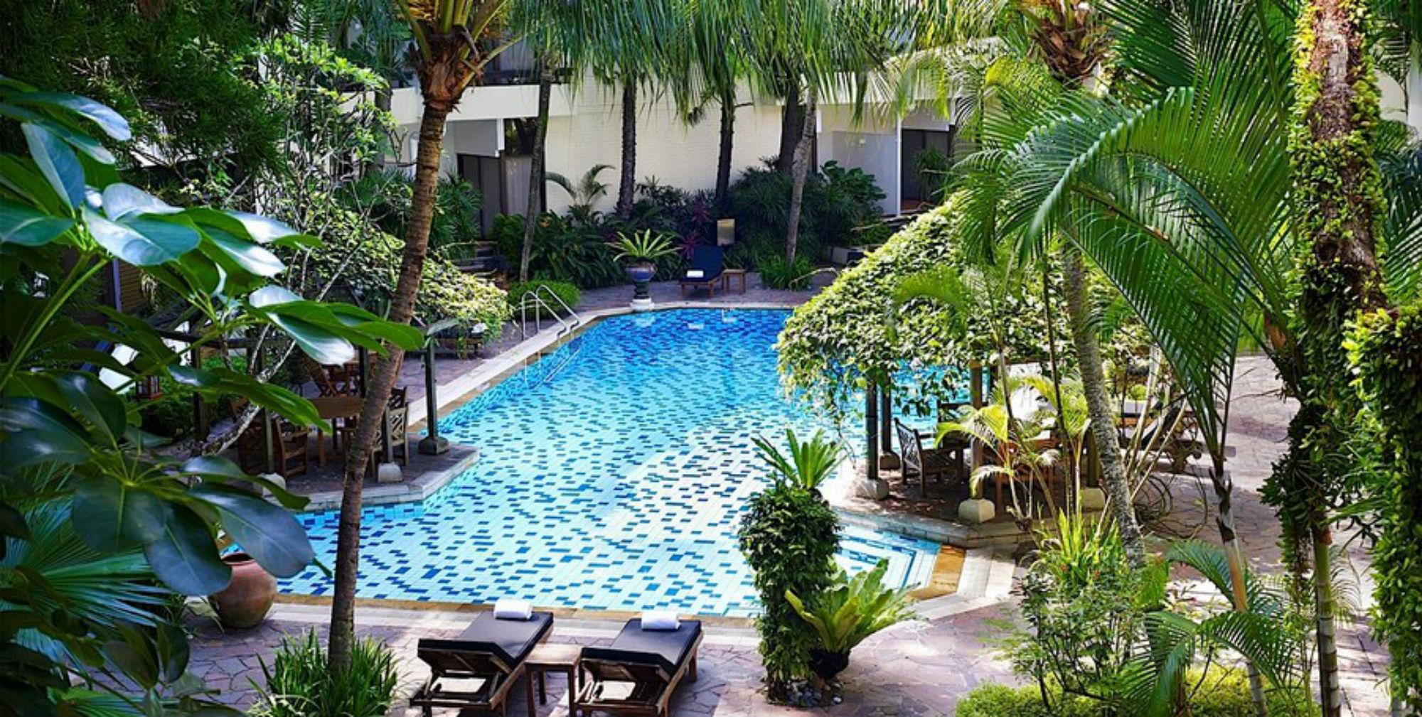 Goodwood Park Hotel Сингапур Экстерьер фото The swimming pool at the hotel