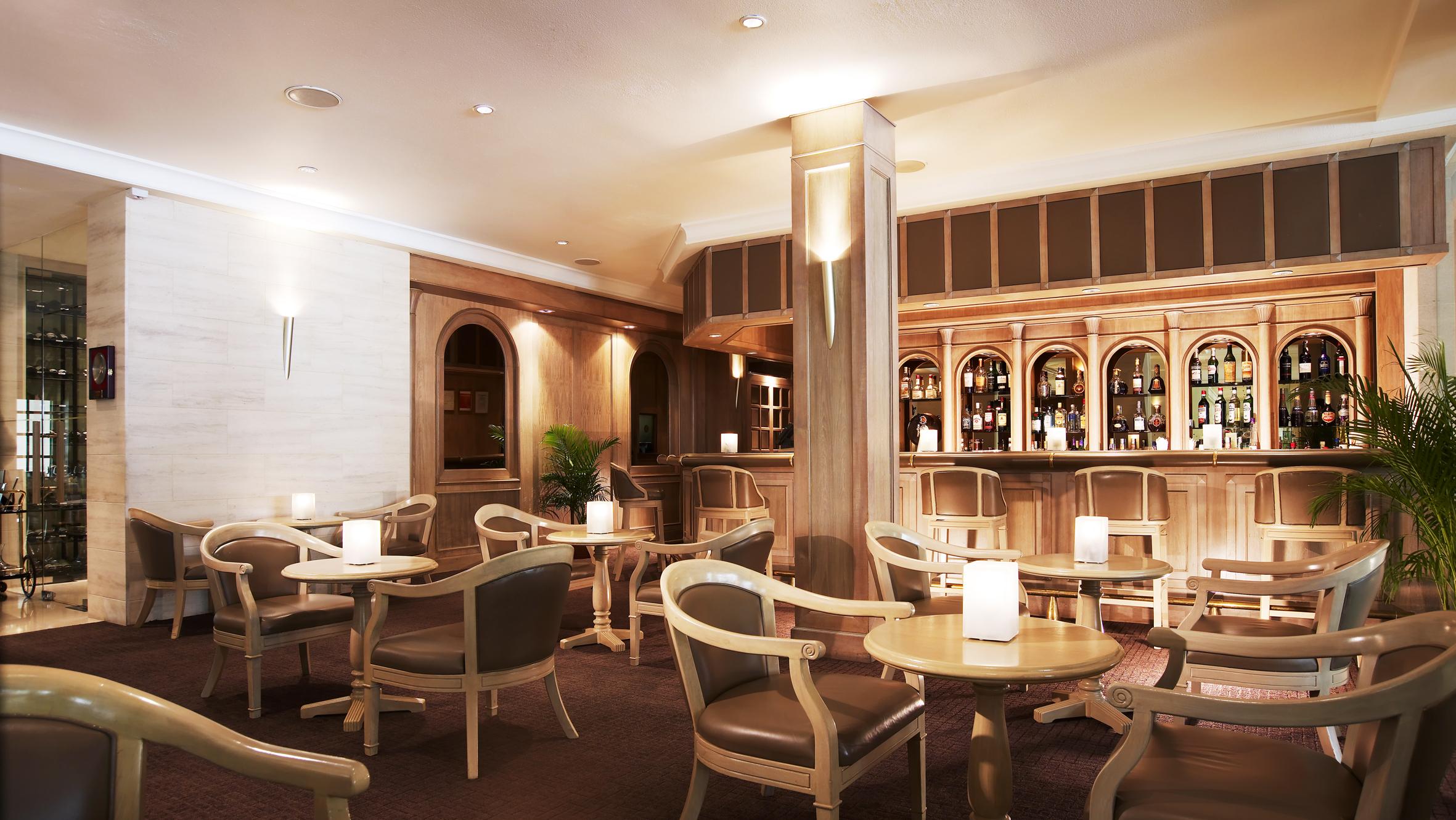 Goodwood Park Hotel Сингапур Ресторан фото The bar at the Royal Opera House, London